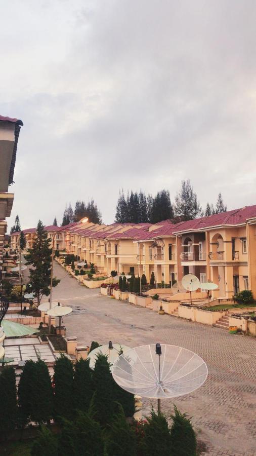 Villa Brastagi Resort Jalan Mimpin Tua Blok C No. 41 Berastagi Exterior foto